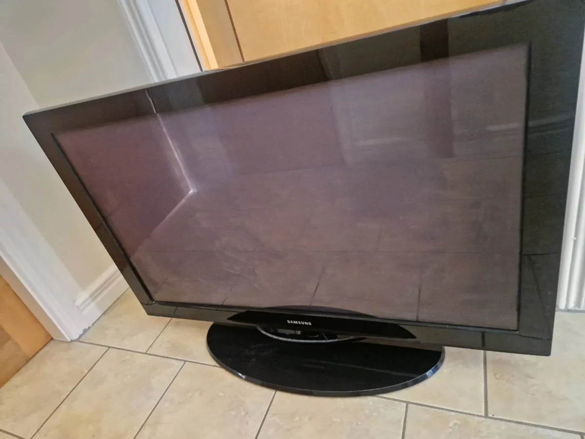 Samsung TV - Image 1