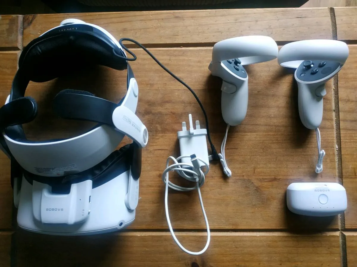 META QUEST 2 (256GB BUNDLE ) - Image 1