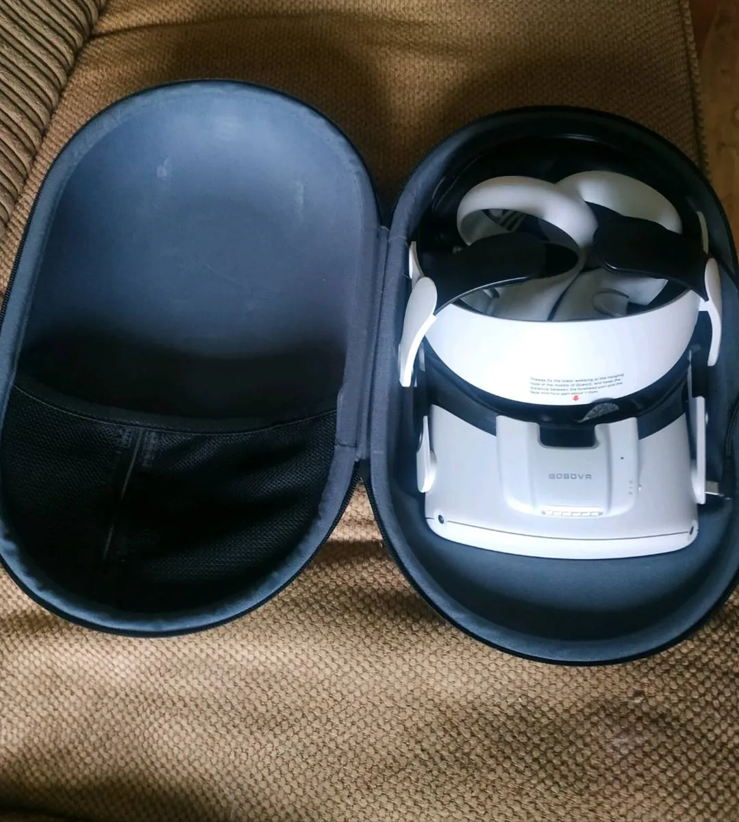 META QUEST 2 (256GB BUNDLE ) - Image 2