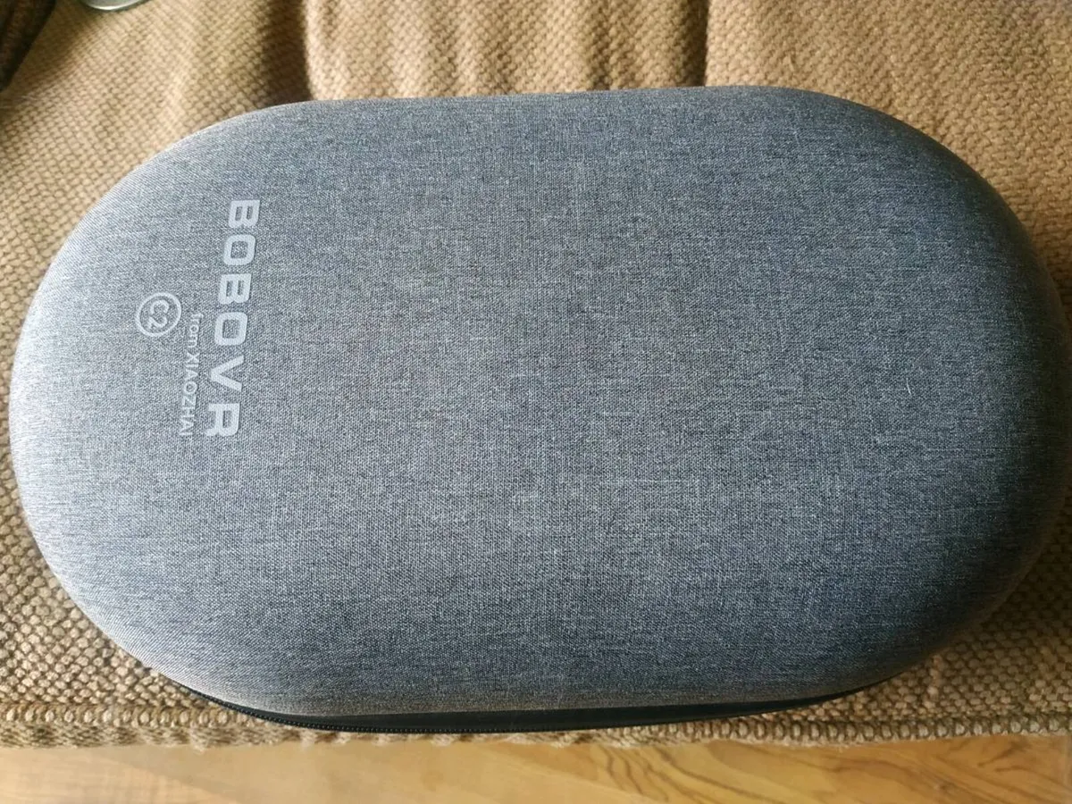 META QUEST 2 (256GB BUNDLE ) - Image 3