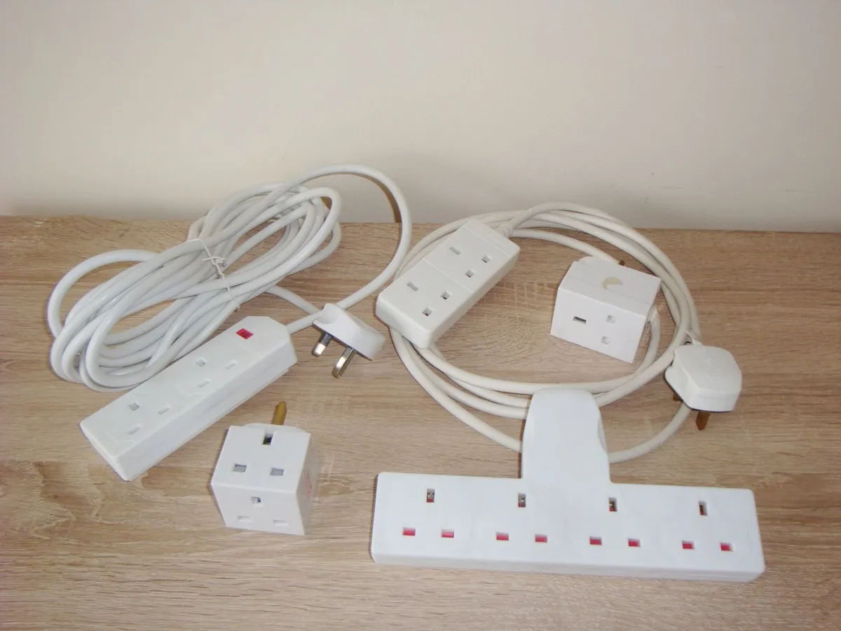 Extension leads and plug adapters - Image 1