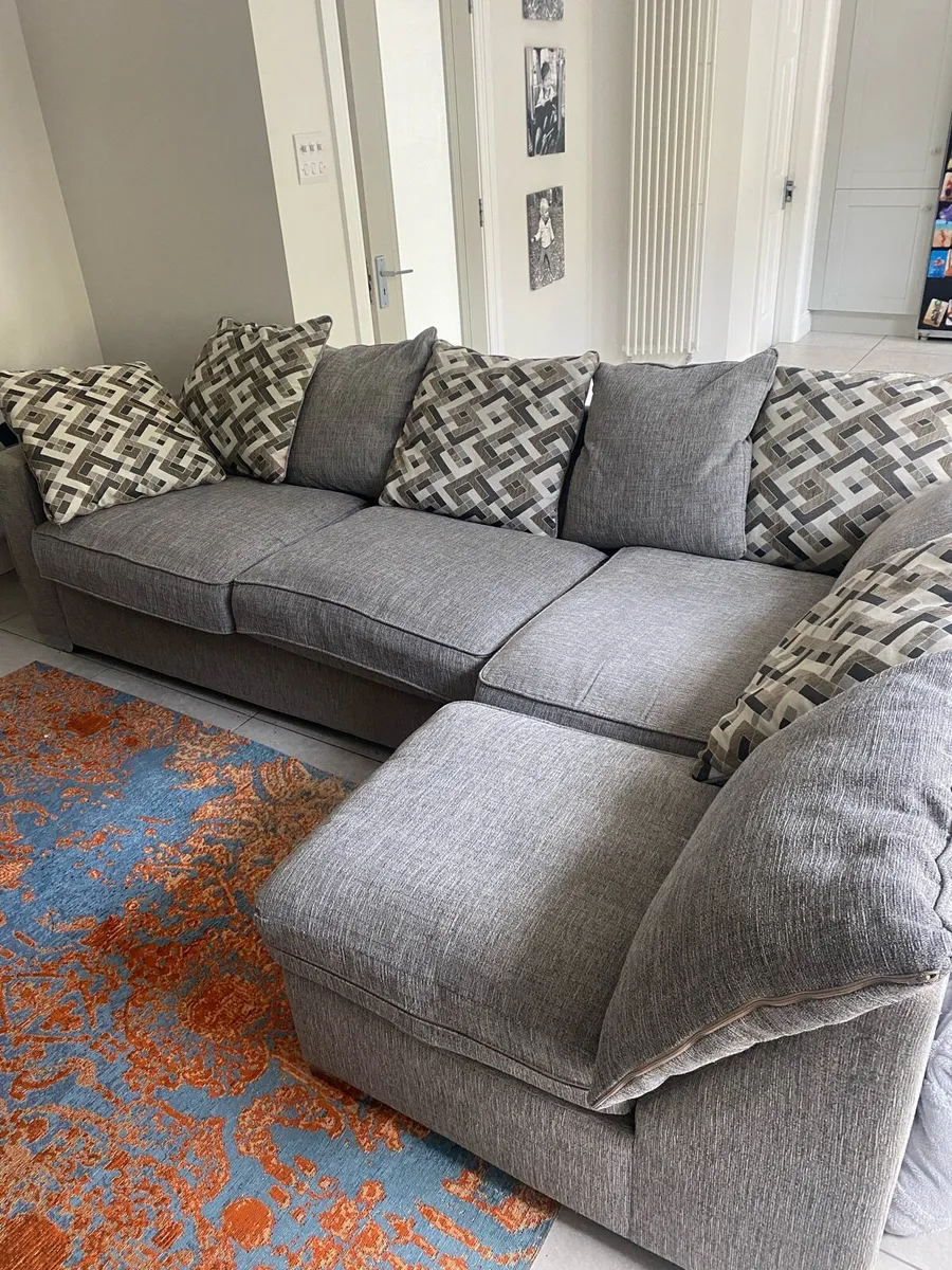 Grey comfy couch - Image 1