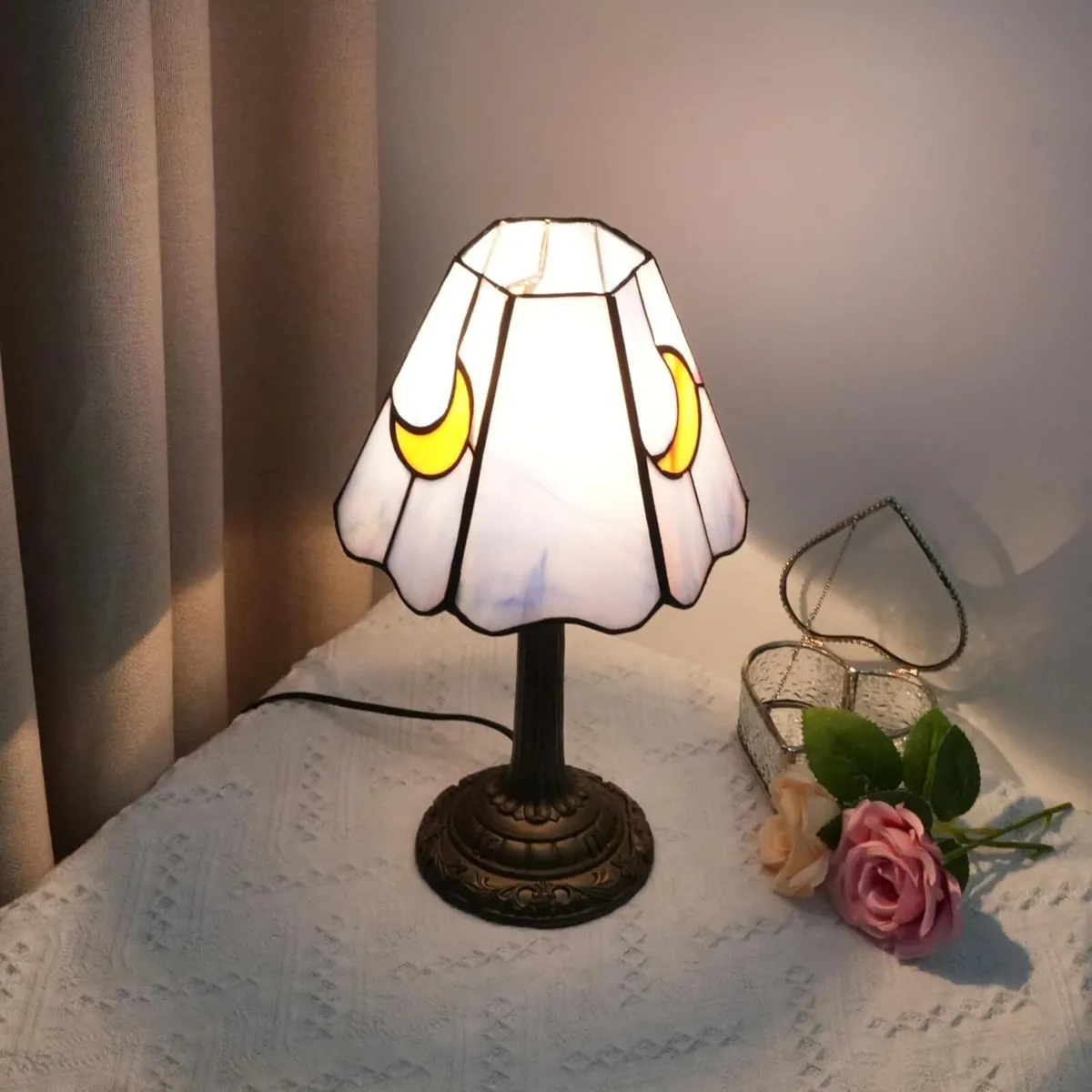 Tiffany Lamp Stained Glass Small Bedside Table - Image 4