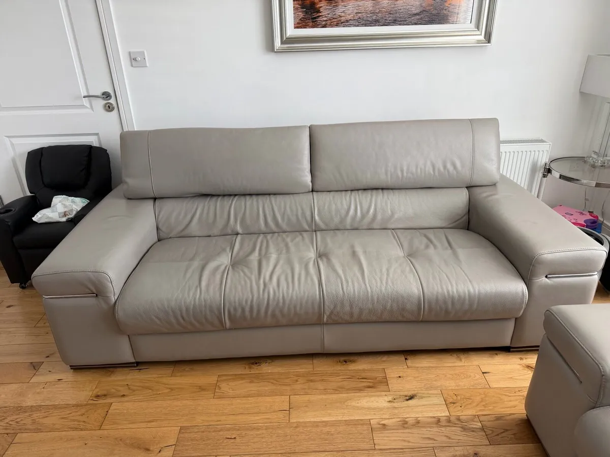 Natuzzi leather sofa - Image 4