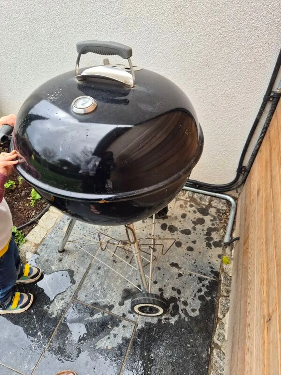 Weber Charcoal Bbq - Image 2