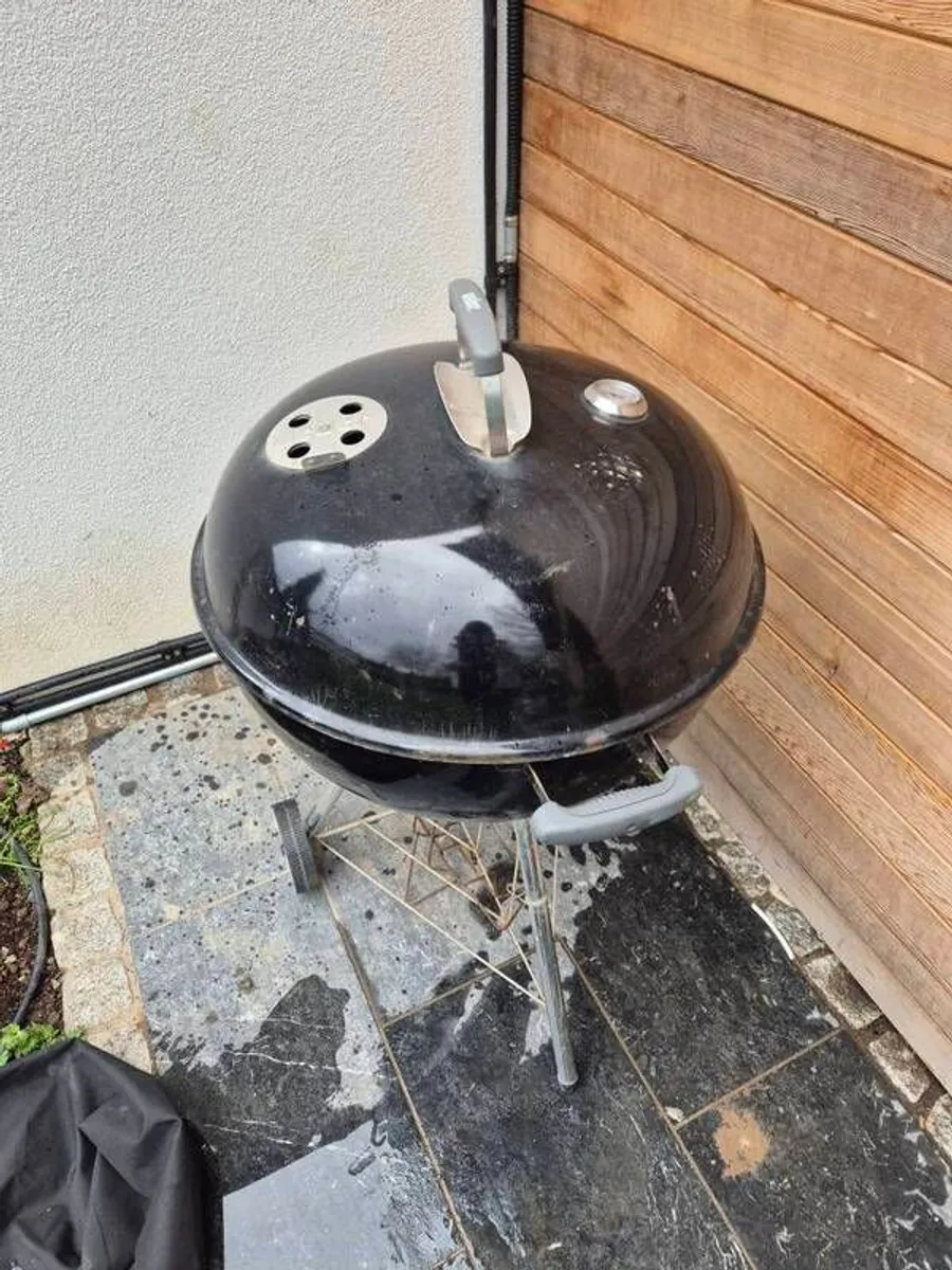 Weber Charcoal Bbq - Image 1