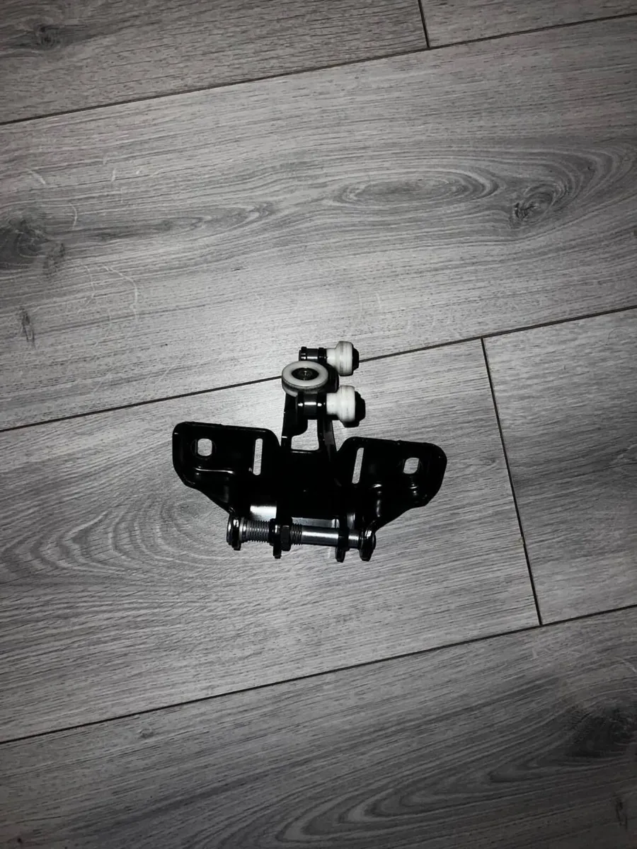 Mercedes Sprinter/Vito Sliding Door Roller - Image 1