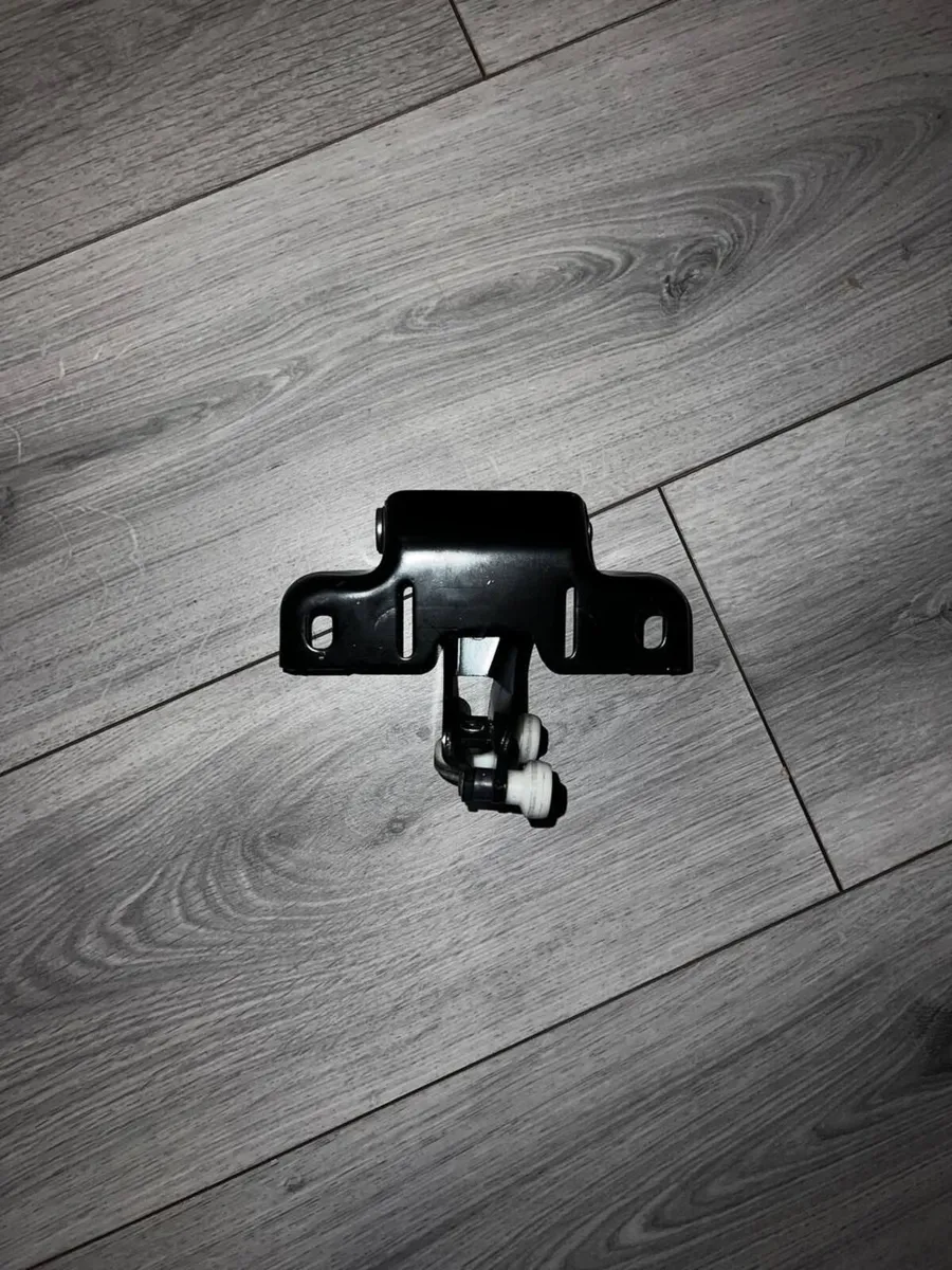 Mercedes Sprinter/Vito Sliding Door Roller - Image 2