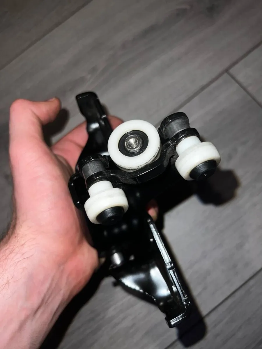 Mercedes Sprinter/Vito Sliding Door Roller - Image 3