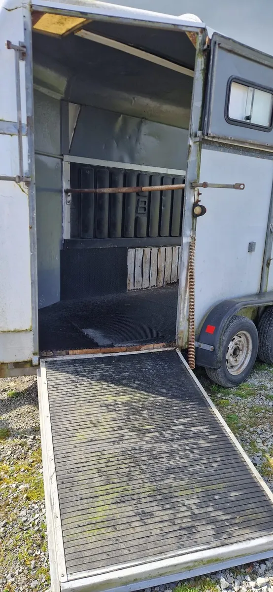 Horse box - Image 2