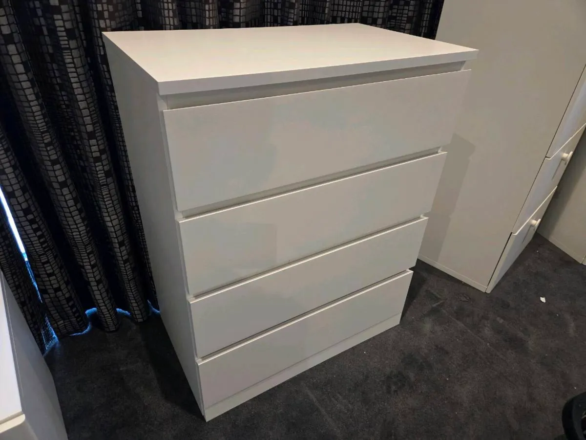 Bedroom furniture - Image 4