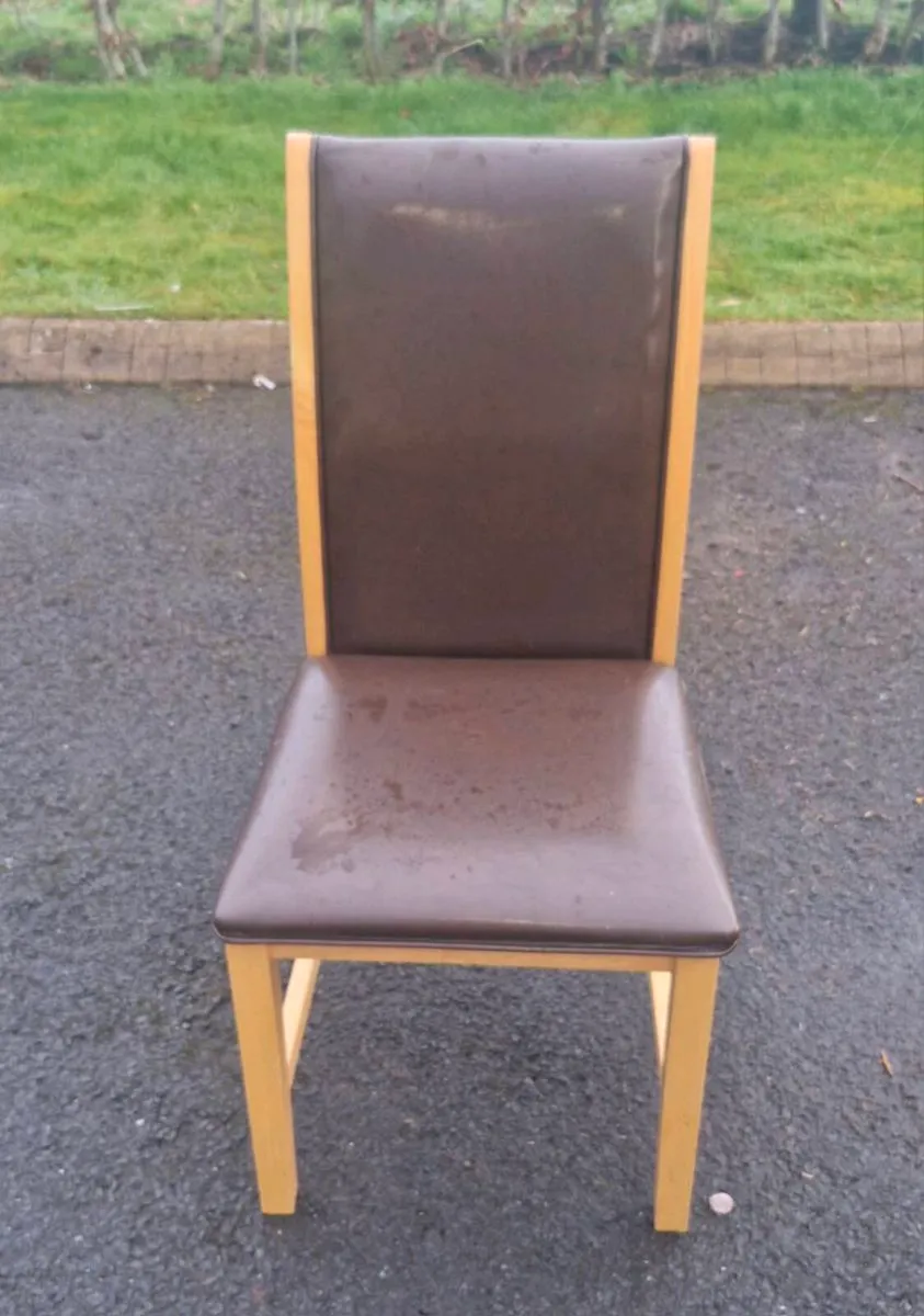 SOLID PINE TABLE AND 6 CHAIRS - Image 4