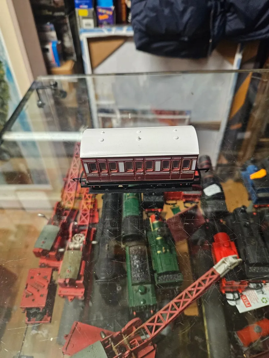 Hornby OO Gauge Carraige - Image 1