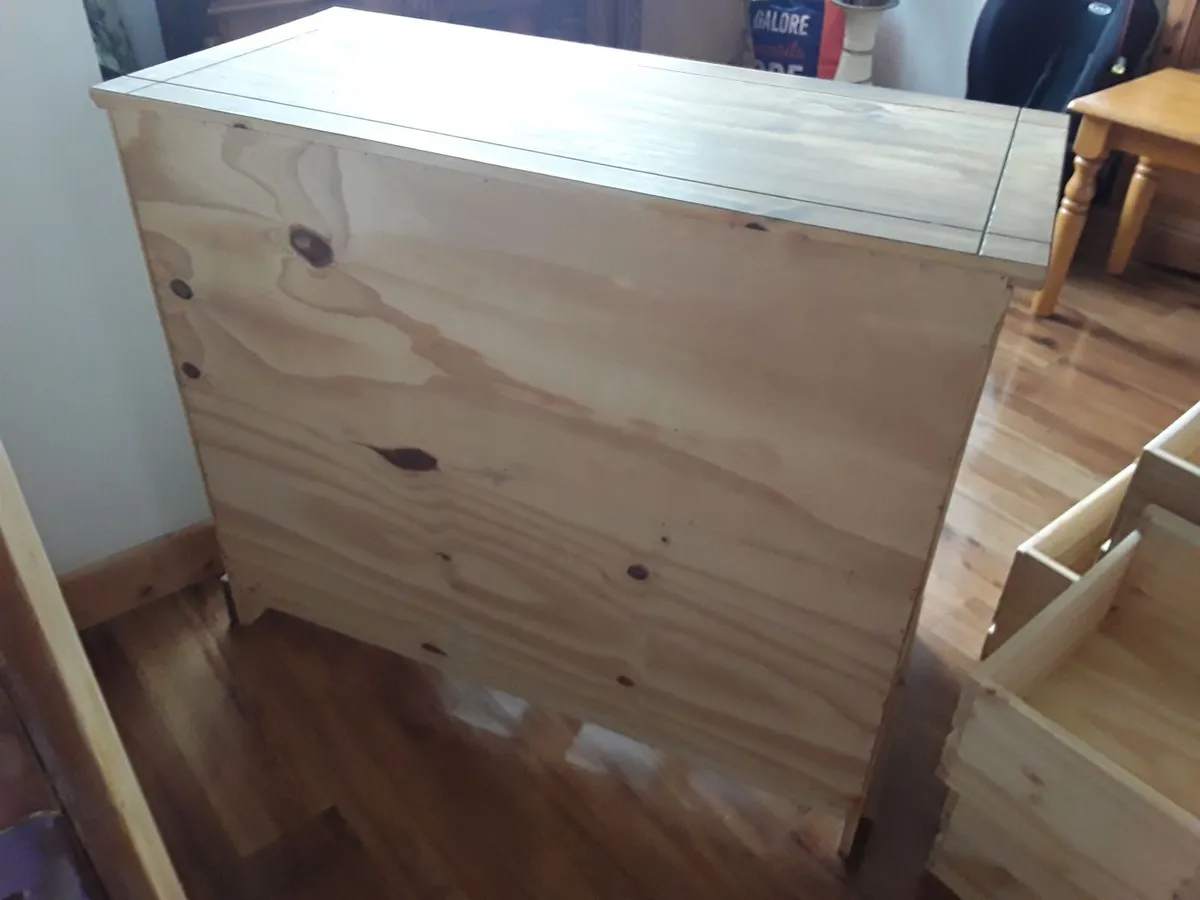 9 draw as new Corona solid wooden Chester drawers - Image 4