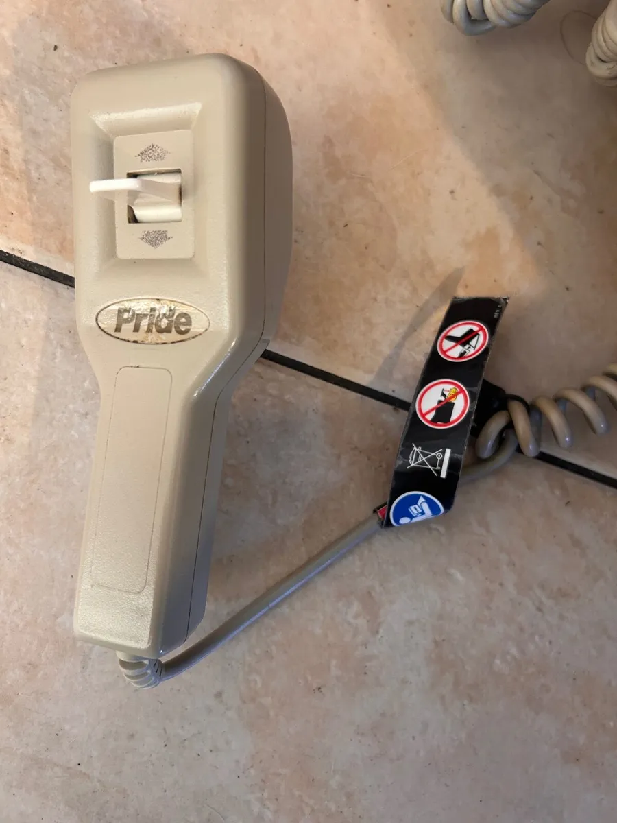 Electric recliner and sit to stand Chair - Image 3