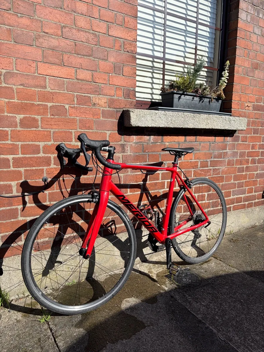 Mérida Scultura 400 Road Bike - Image 1