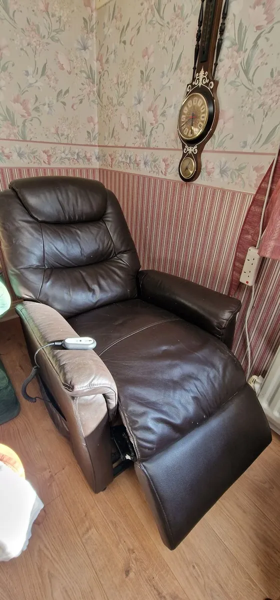 Electric Rise & Recline Mobility Chair – Like New - Image 1