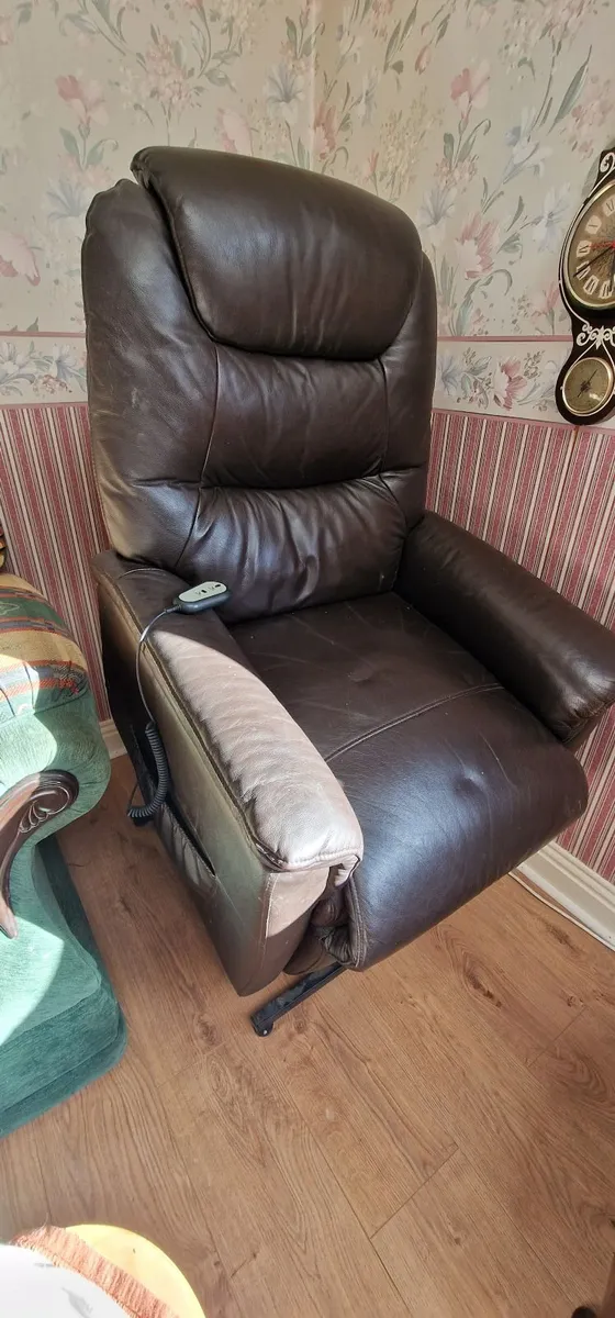 Electric Rise & Recline Mobility Chair – Like New - Image 2