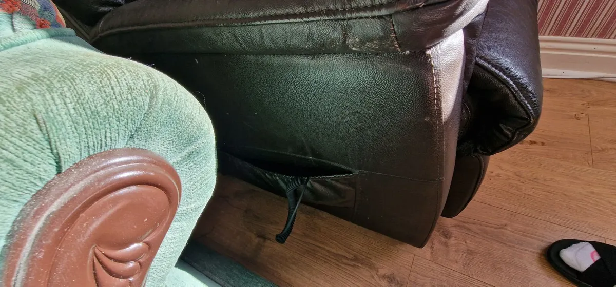 Electric Rise & Recline Mobility Chair – Like New - Image 4