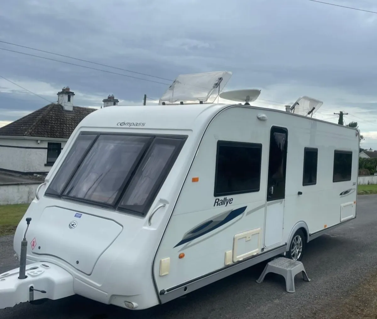 Compass 4/5 berth fixed bed & remote mover & Awnin - Image 1