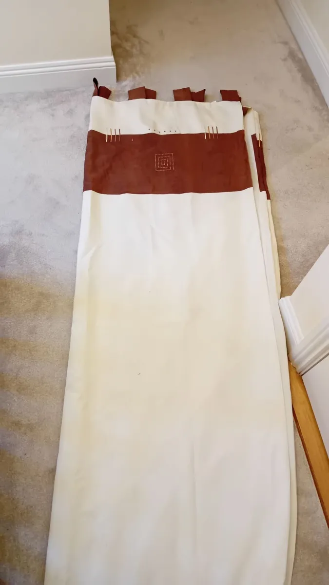 Free Curtains - Image 1