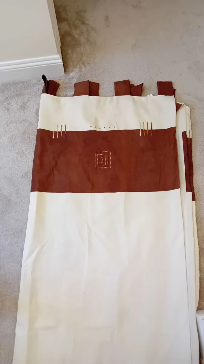 Free Curtains - Image 2