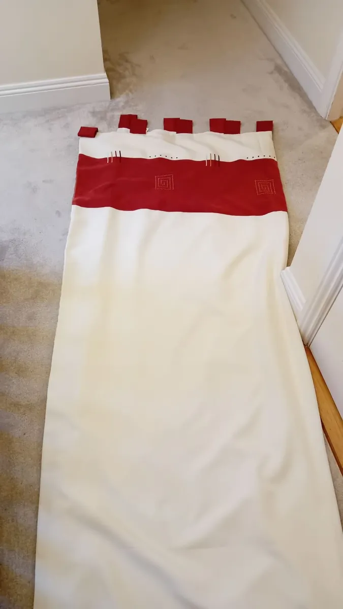 Free curtains - Image 2
