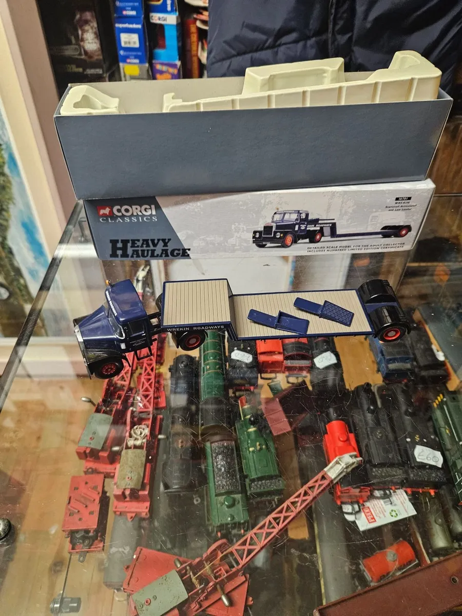 Corgi Pickfords Scammel Tractor Units and Low Load - Image 1