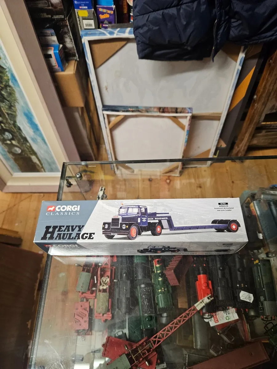 Corgi Pickfords Scammel Tractor Units and Low Load - Image 2