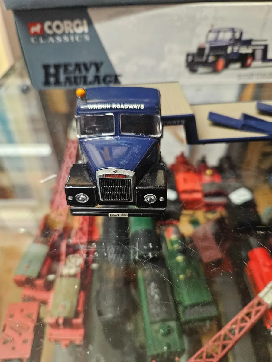 Corgi Pickfords Scammel Tractor Units and Low Load - Image 3