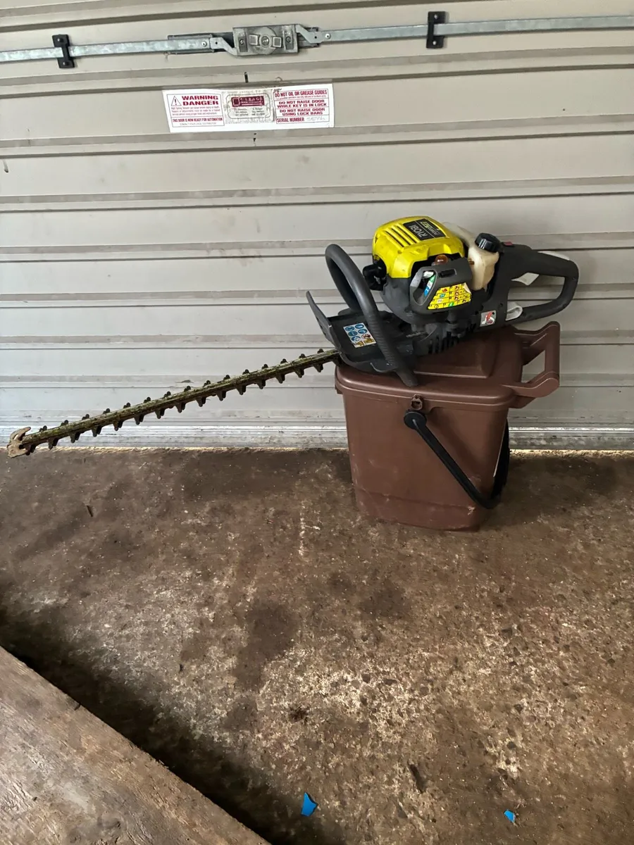 Hedge cutter - Image 1