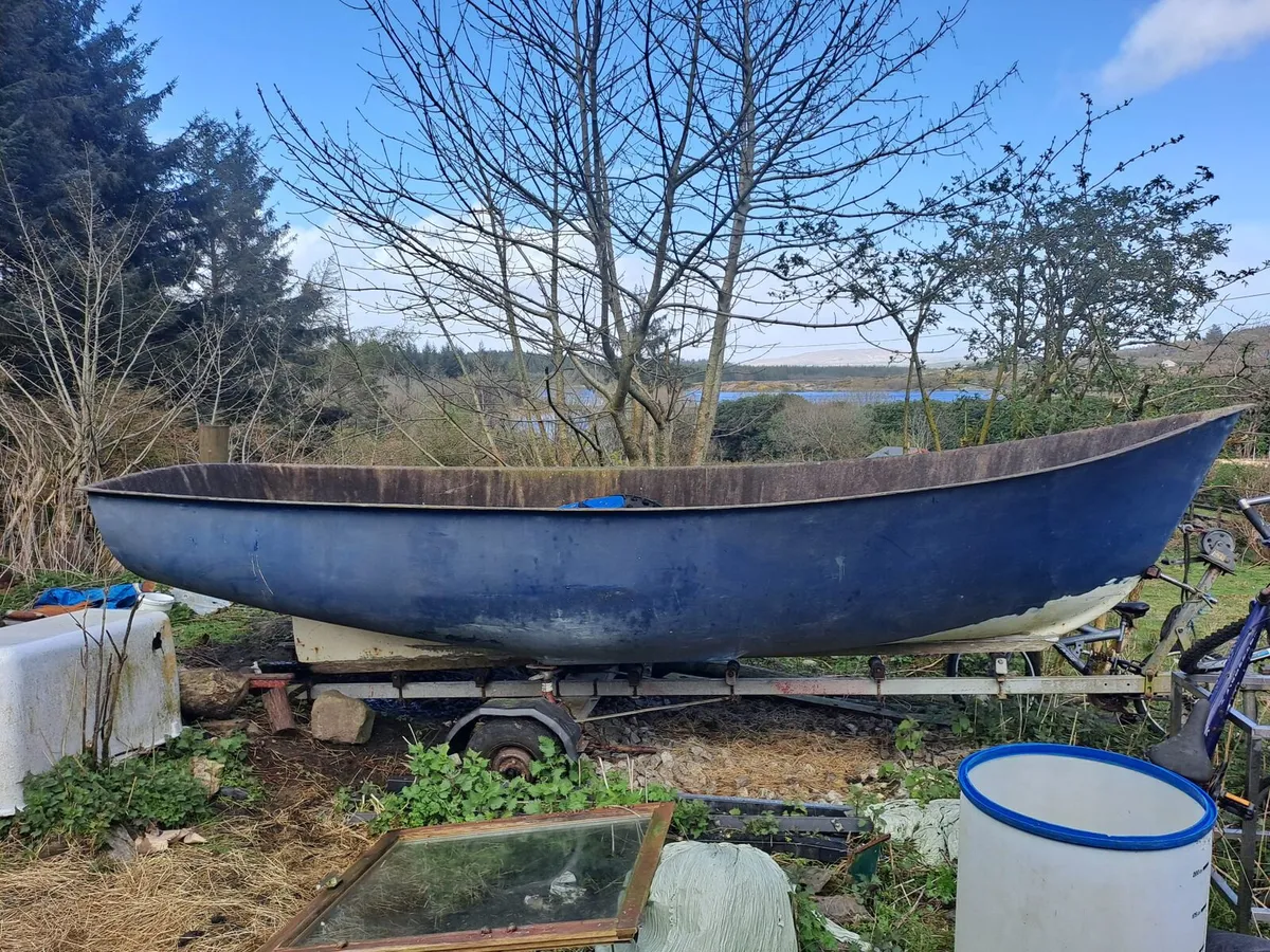Fibreglass boat Hull and trailer - Image 2