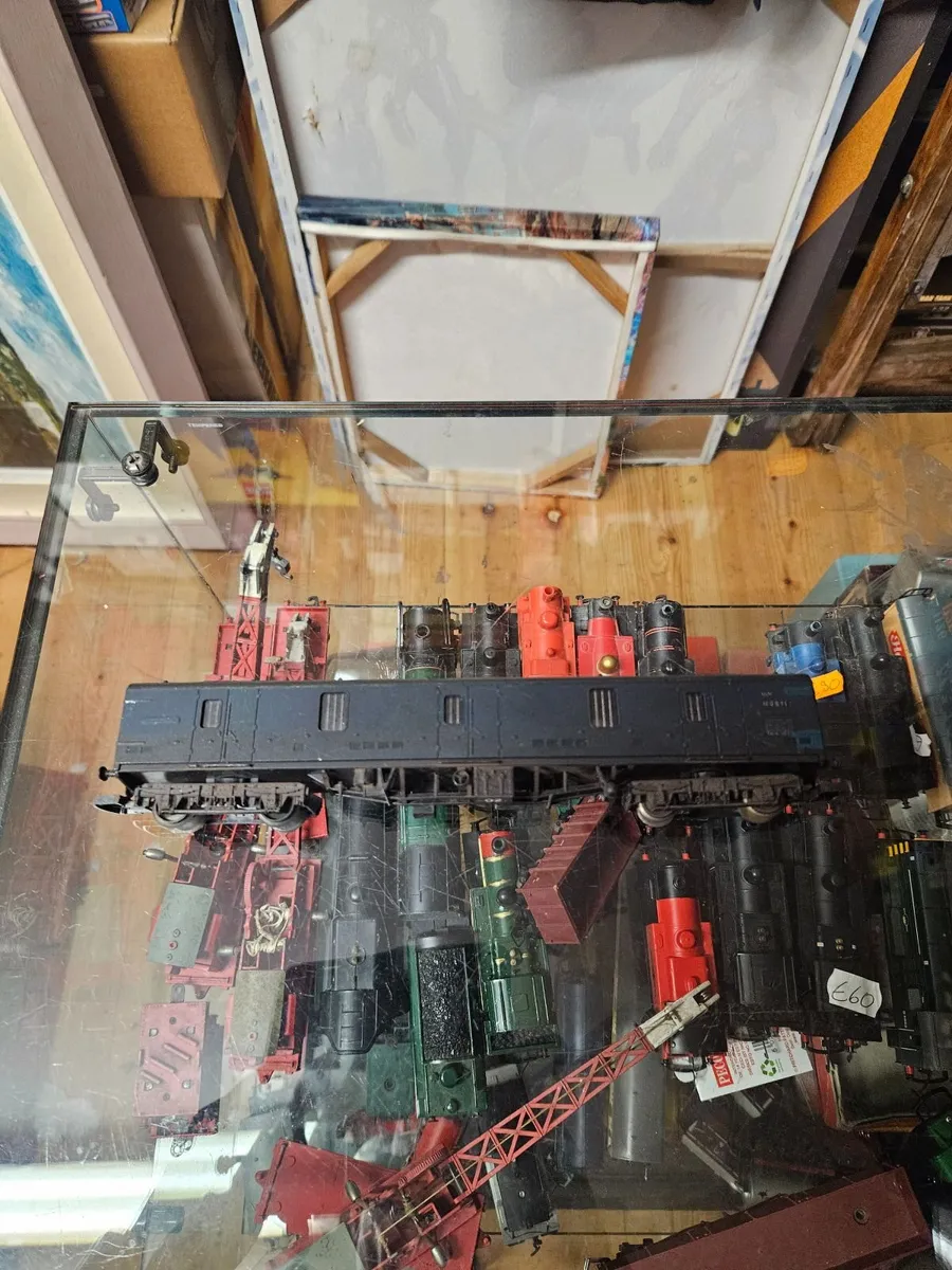 Hornby Lima OO Gauge Parcel Guards Van