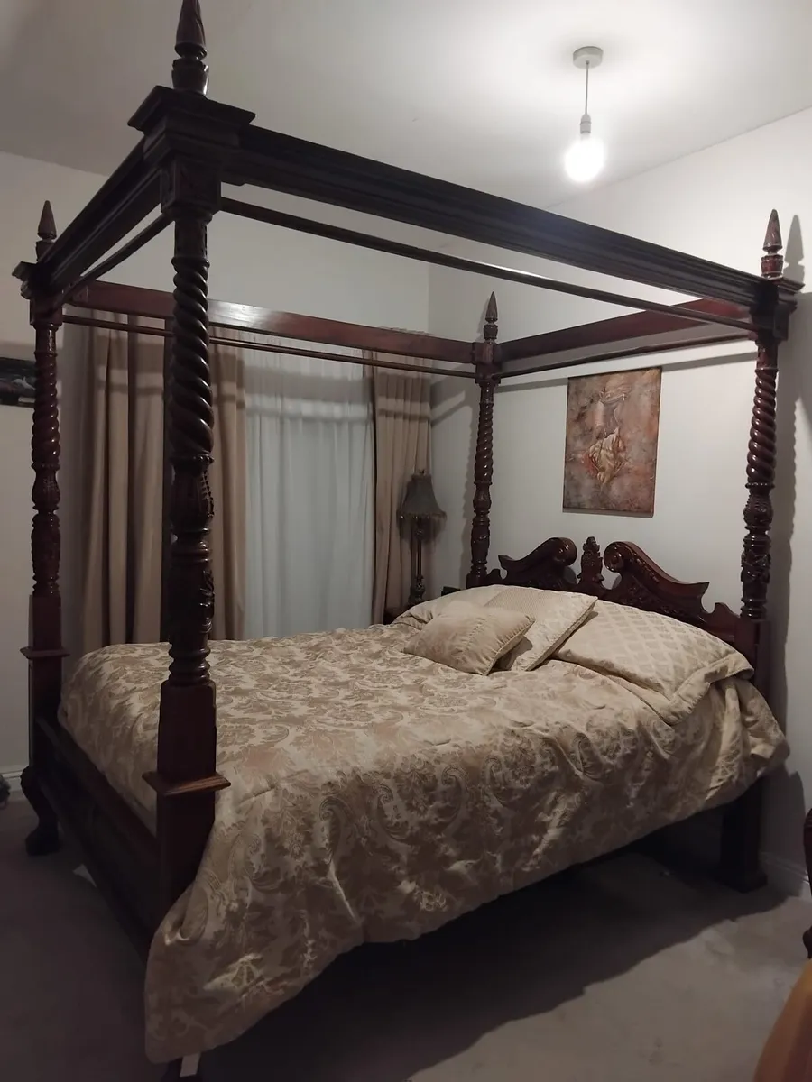 4 Poster bed - Image 1