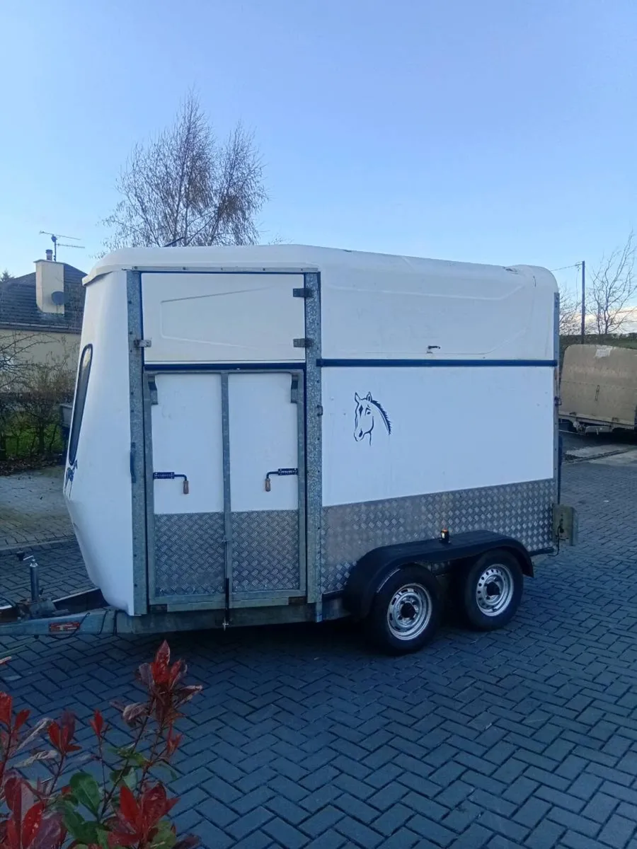 Horse box - Image 2
