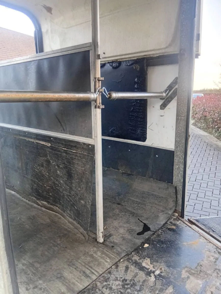 Horse box - Image 3