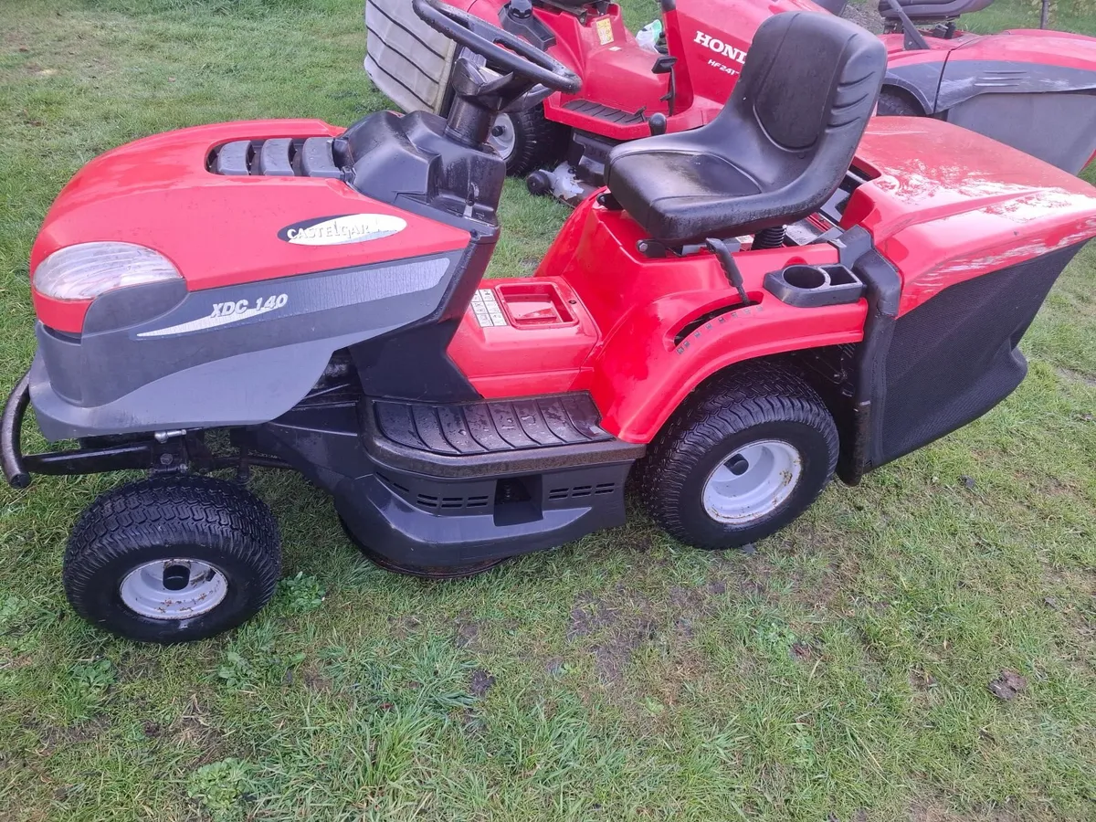 Castlegarden ride on mower - Image 1