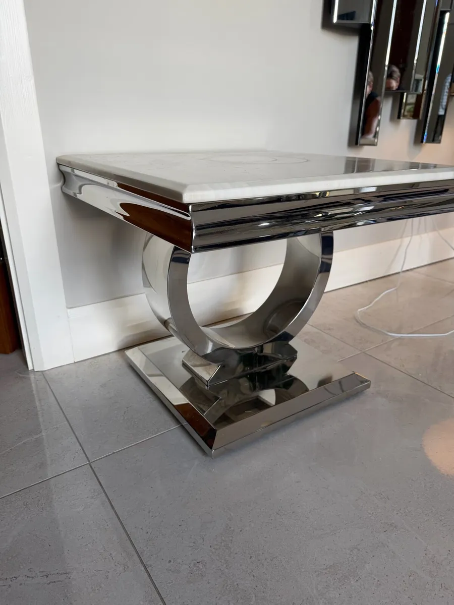 Console table x 2 - Image 1