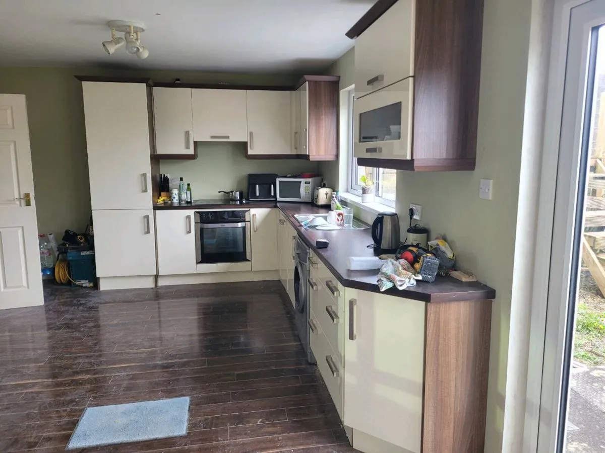 Kitchen units - Image 1