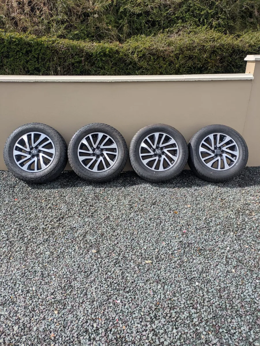 17 inch set of alloys
Off a 2017 Nissan Navara - Image 1