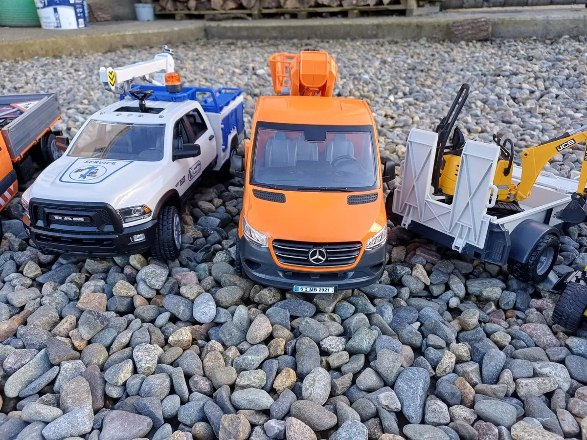 Bruder Toys - Grab wagons, pickups,delivery vans - Image 3