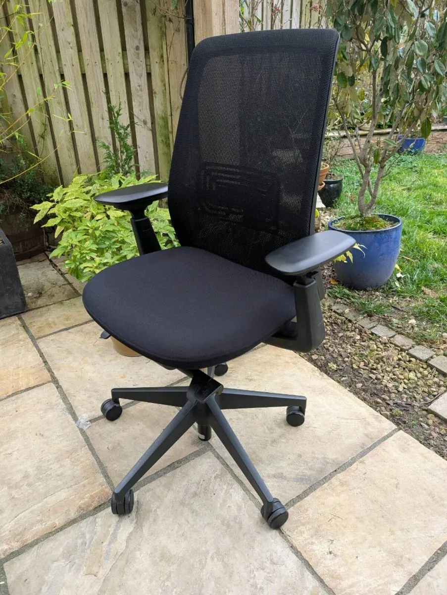 Ergonomic office chair - Image 4