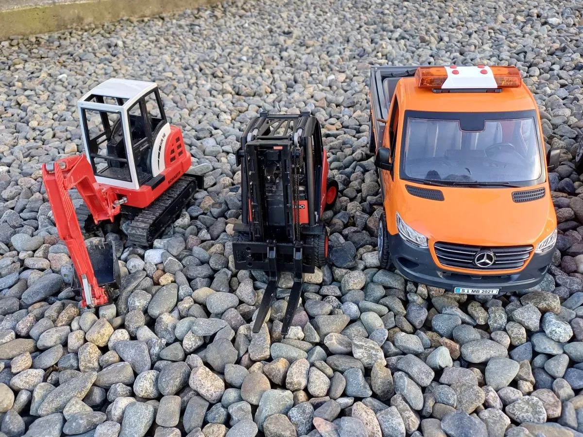 Bruder Toys - Grab wagons, pickups,delivery vans - Image 4