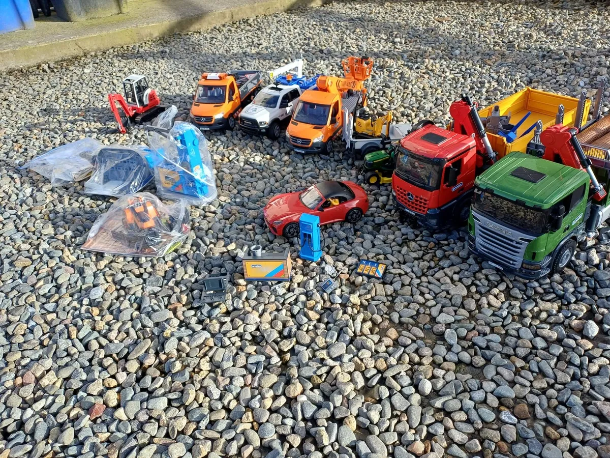 Bruder Toys - Grab wagons, pickups,delivery vans - Image 1
