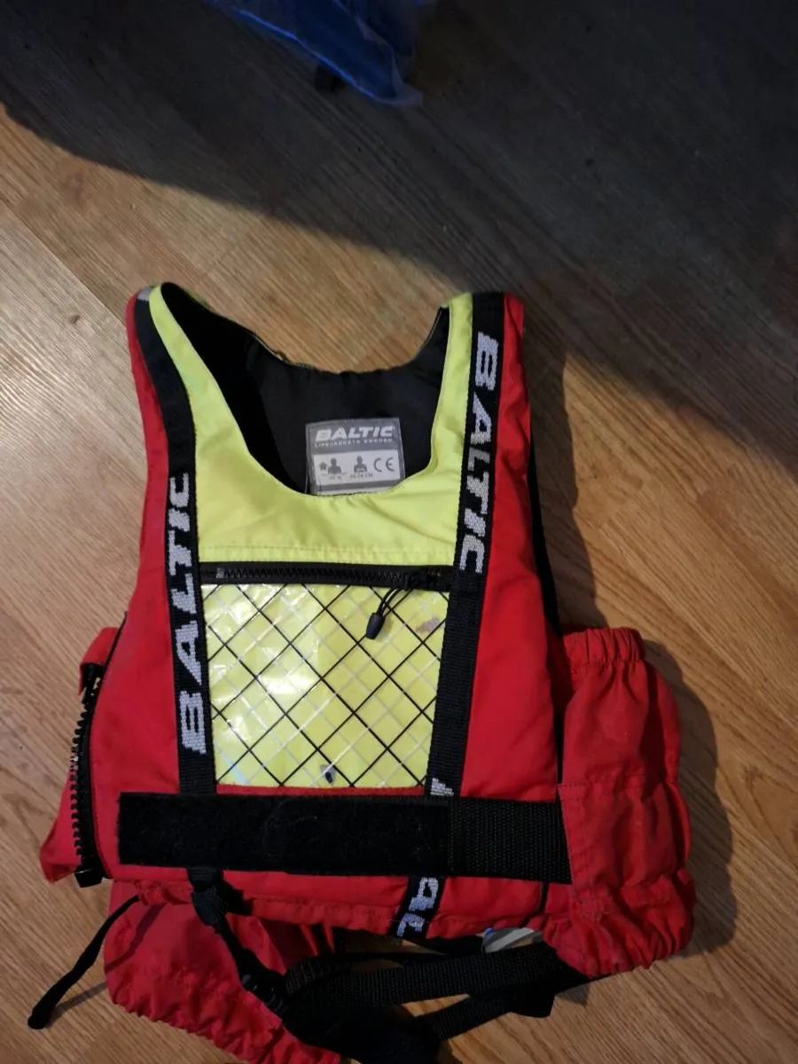 Life jackets - Image 1