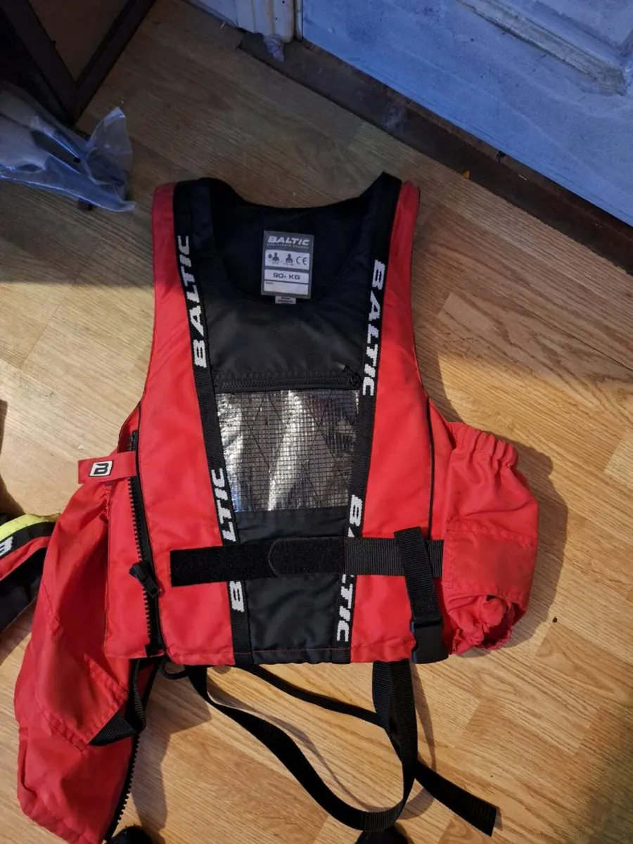 Life jackets - Image 2