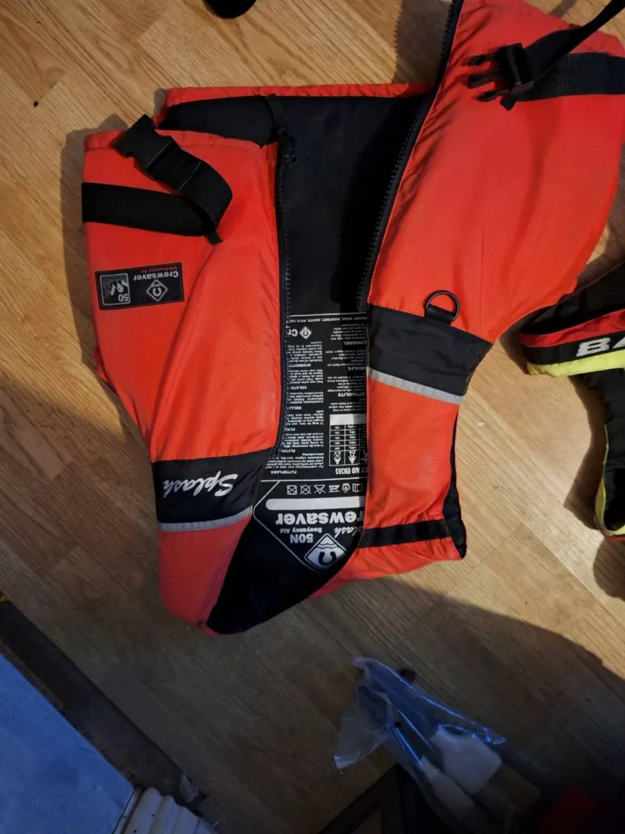 Life jackets - Image 3