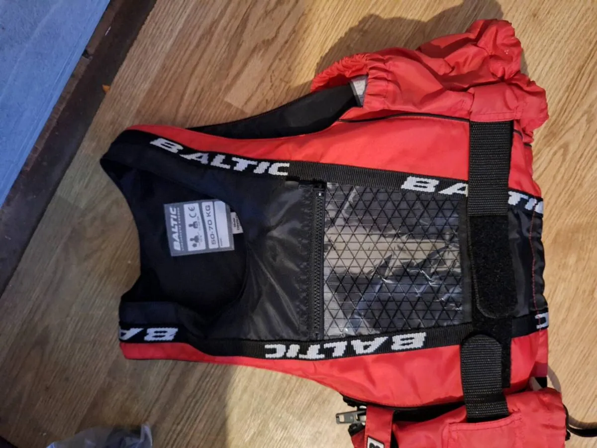 Life jackets - Image 4