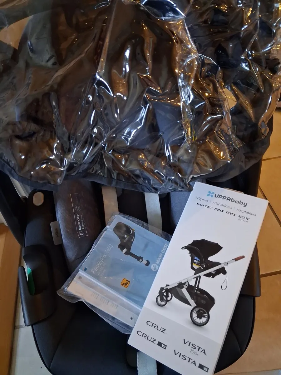 Maxi Cosi Pebble 360 Car Seat - Image 1