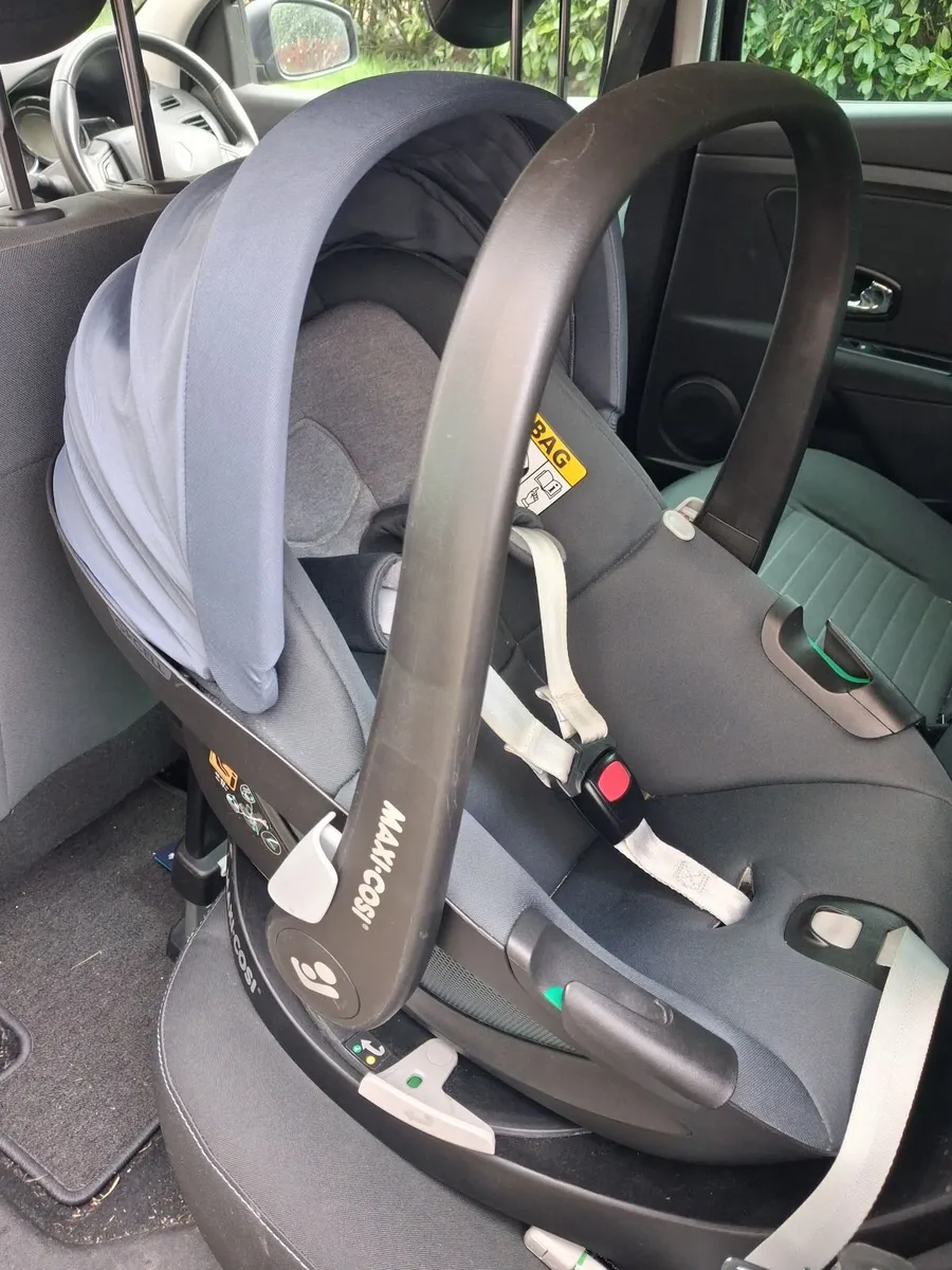 Maxi Cosi Pebble 360 Car Seat - Image 1